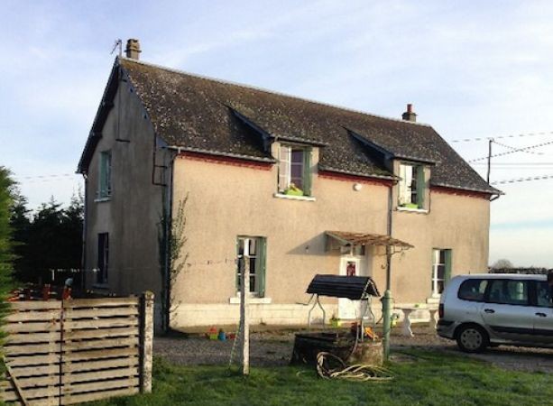 Nice Country House with Ornate Well