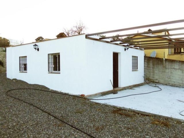 Villa - A cosy & recently refurbished 2..