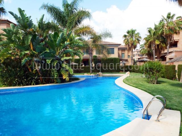 Luxury 2 bedroom apartment with garage..