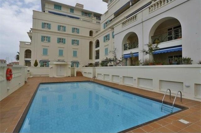 3 bedroom Apartment For Sale: Queensway..