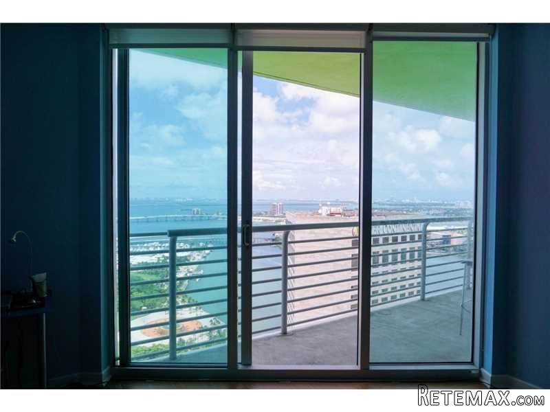 1 bedroom Flat For Sale: 325 S Biscayne..
