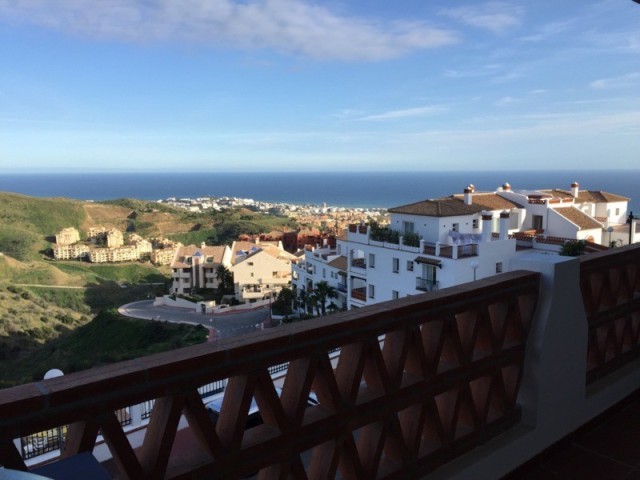 2 Bed Apartment for sale in Calahonda