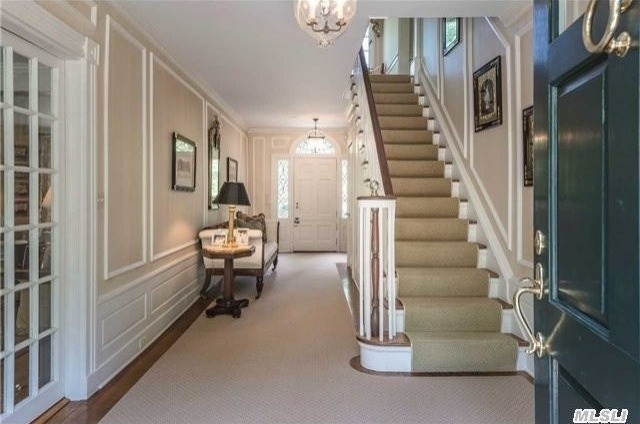 125 Duck Pond Rd Glen Cove, NY 11542 - 2