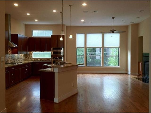 3 bedroom Apartment For Sale: 1929..