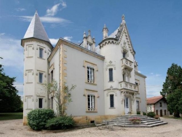 7 bedroom Castle For Sale: 31000..