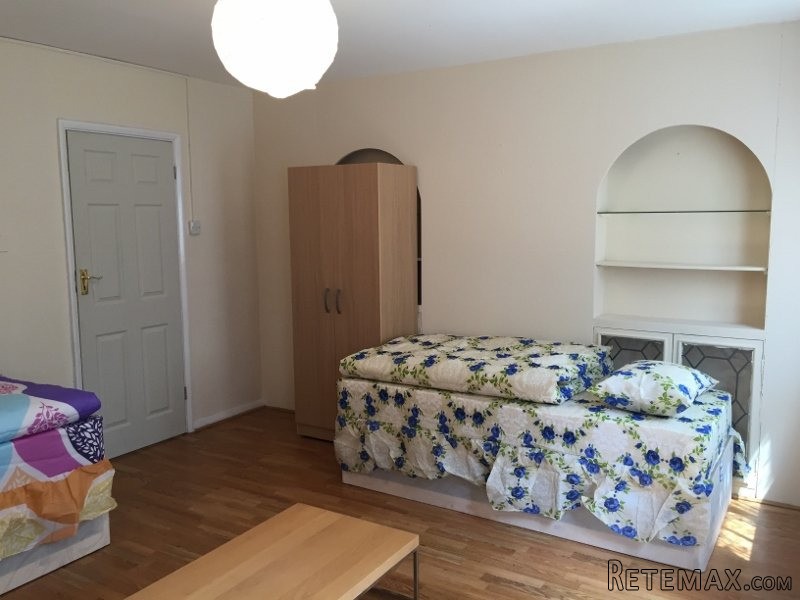 Room share for men, Zone 2, Mile End - 2