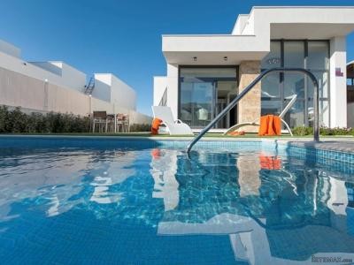 2 Bedrooms - Villa - Alicante - For Sale