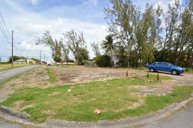 Property For Sale: Clermont Gardens Lot..