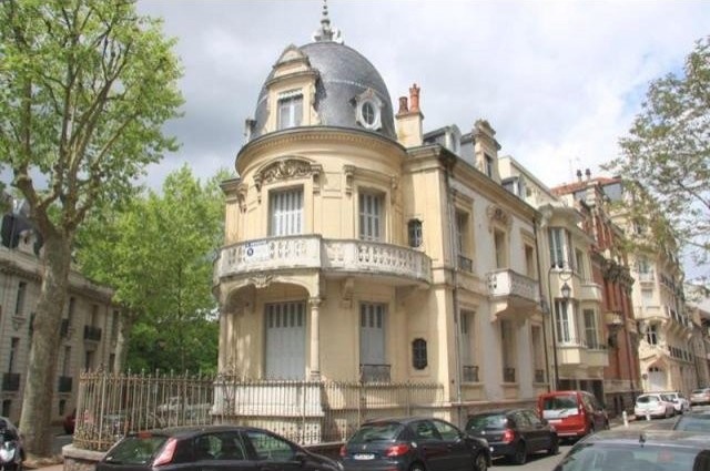 8 bedroom Character For Sale: 03200..