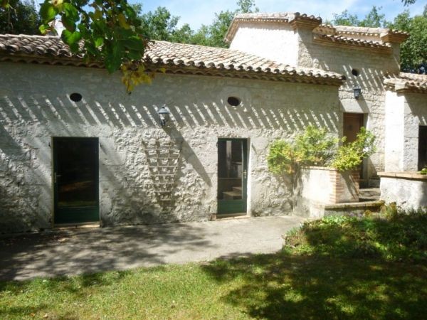 House in Stunning Hamlet Location