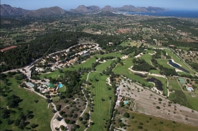 Plots with licence at the golf course..
