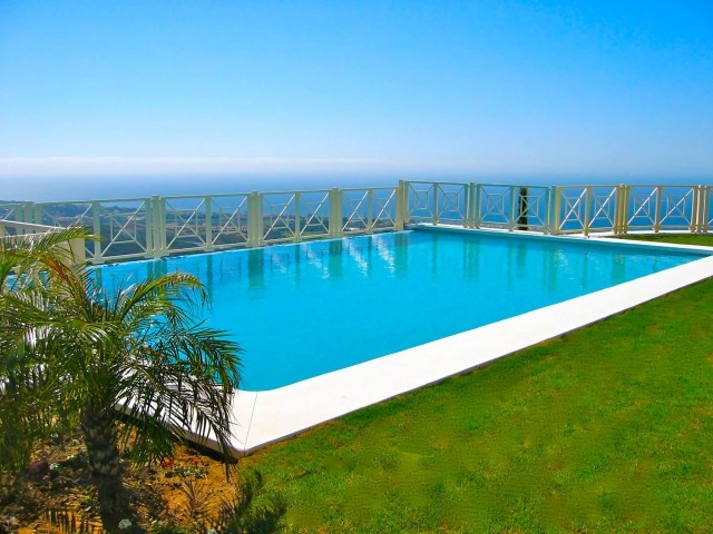 LUXURY VILLA FOR SALE IN MARBELLA EAST