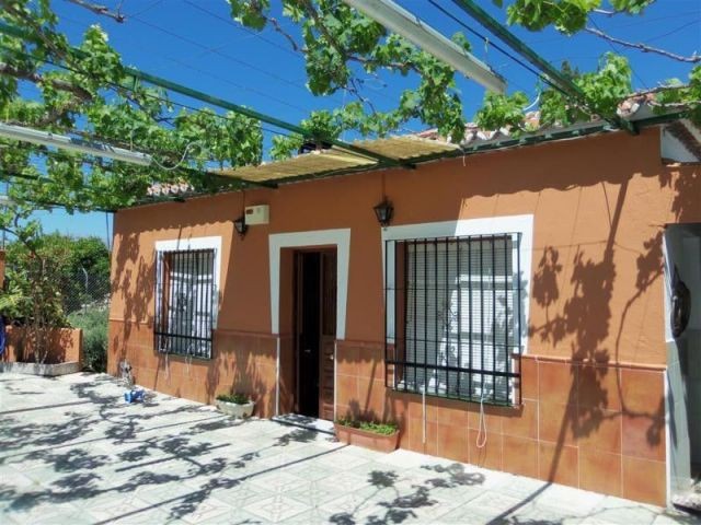 Villa - A finca set in a large, flat..