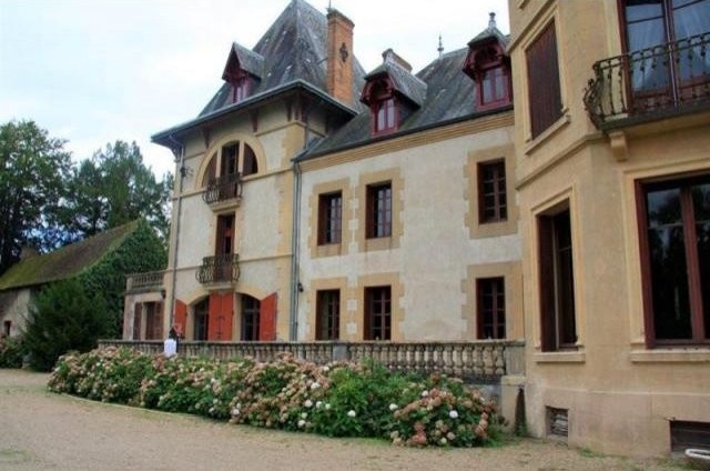14 bedroom Castle For Sale: 03000 ALLIER - 2