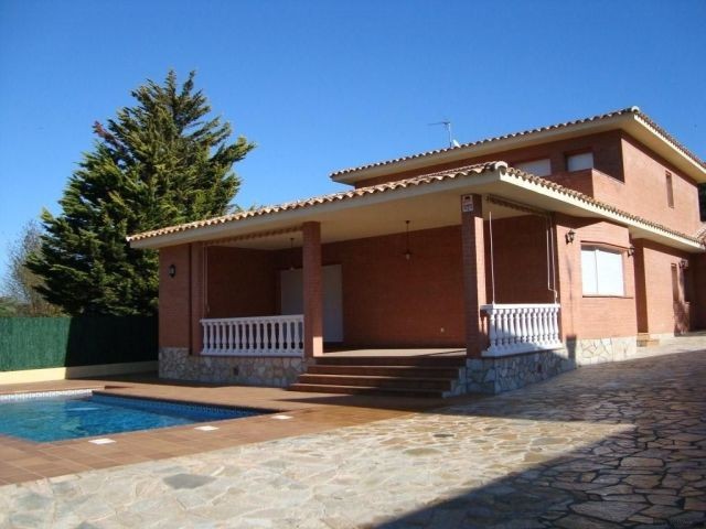 4 Bedrooms - Villa - Girona - For Sale