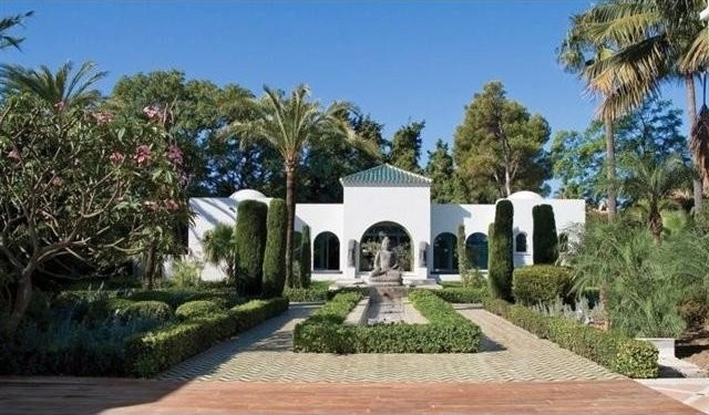 Villa - GUADALMINA BAJA. An outstanding..
