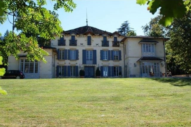 6 bedroom Castle For Sale: 24100..