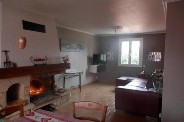 4 bedroom House For Sale: 86340..