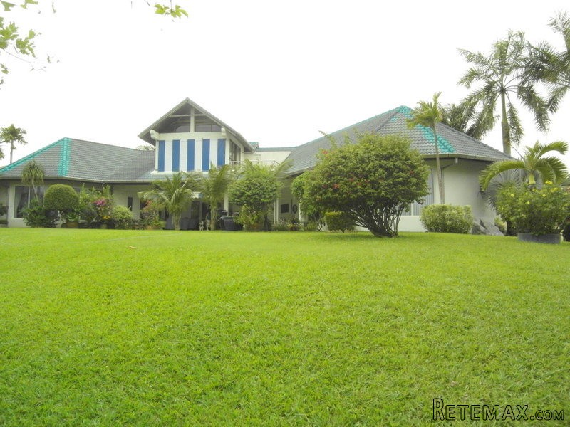 Spacious historic villa in one of the..