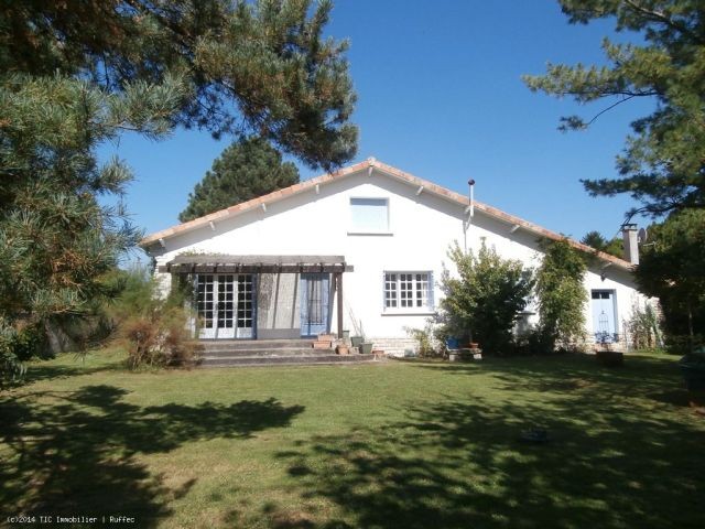 Immaculate Bungalow In A Privileged and..