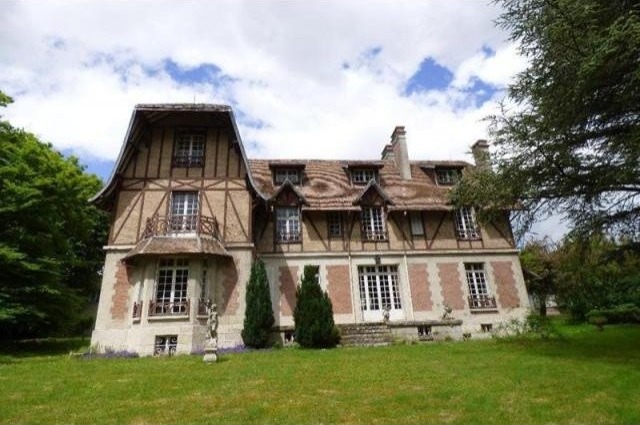 6 bedroom Character For Sale: 02600..
