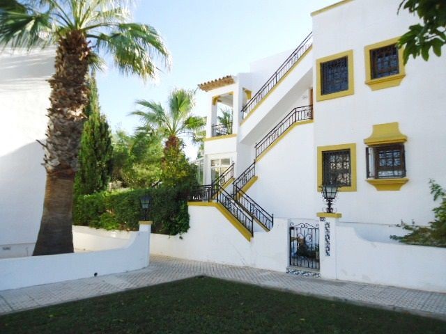 Spacious 2 Bedroom Apartment In Los.. - 2