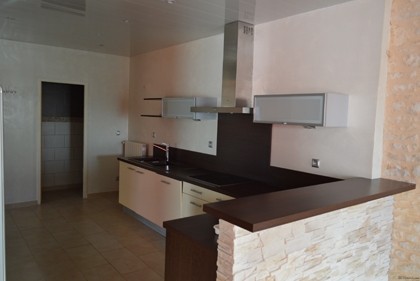 Pretty renovated 3-bed barn with land - 2