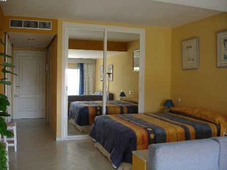 Apartment - A beautiful south facing..