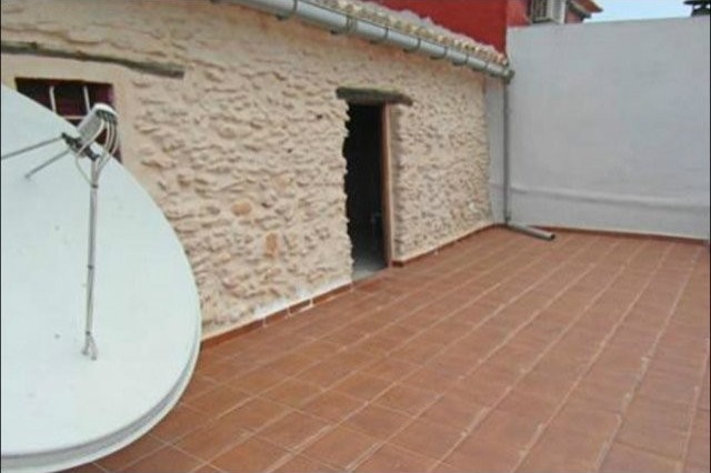 Townhouse in Sempere Priced To Sell - 2