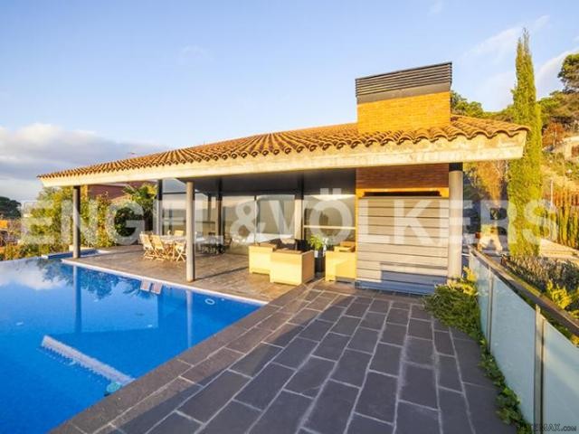 House near to the Golf Vallromanes