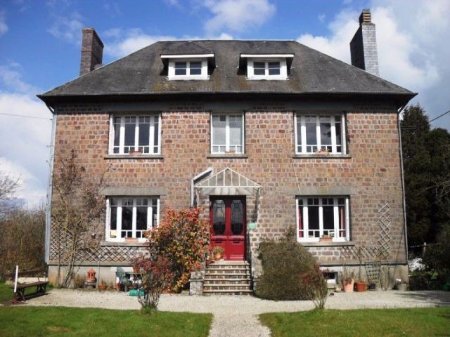 Spacious Country House With 1.6 Hectares