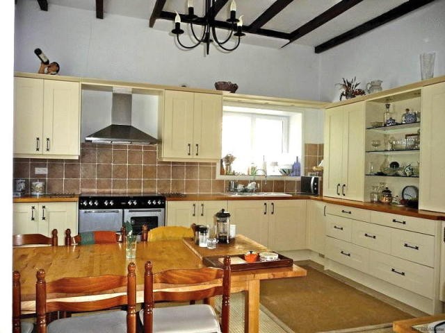 6 Bedroom Manor House For Sale - 2