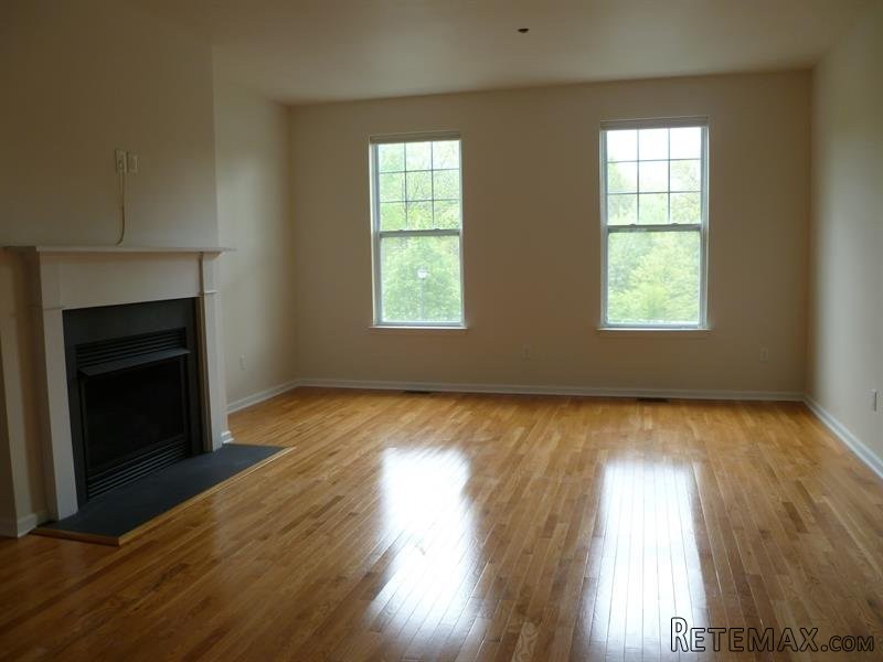 3 bedroom House For Sale: 4 Erin Ct.. - 2