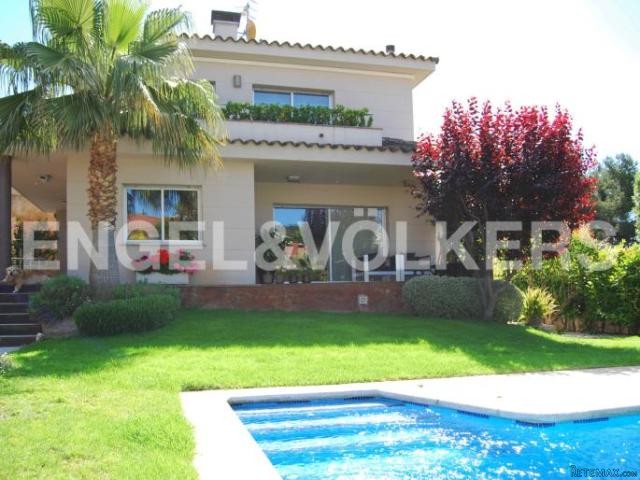Modern house with pool on the coast of..