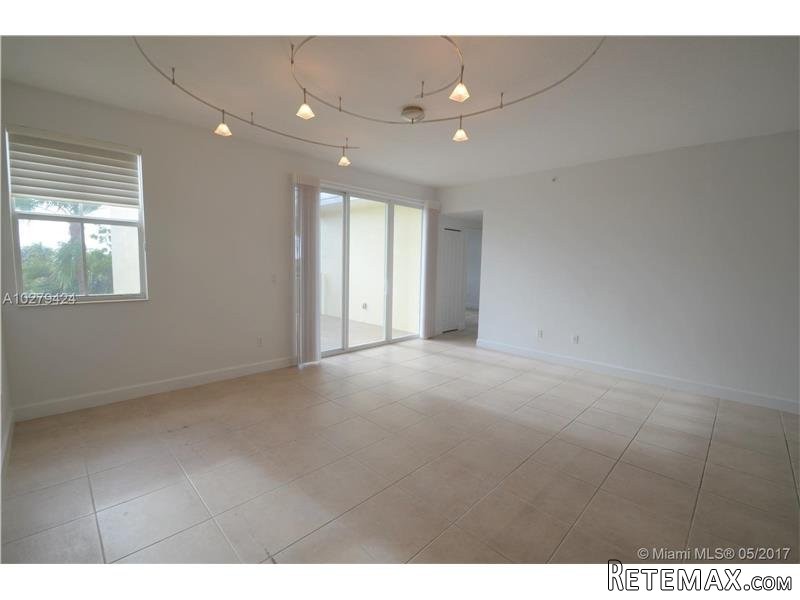3 bedroom Flat For Sale: 7550 SW 102nd..