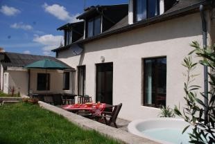Stunning Family Home in Nice Longere