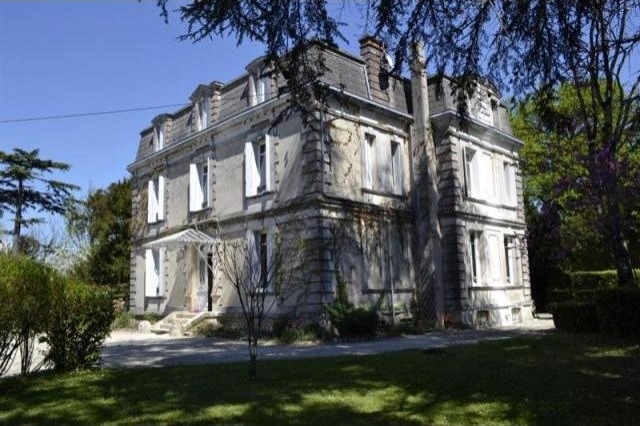5 bedroom House For Sale: 16100 COGNAC - 2