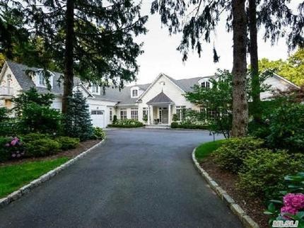 17 Hilldale Ln Sands Point, NY 11050