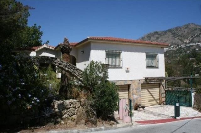 Villa - An older detached villa in..