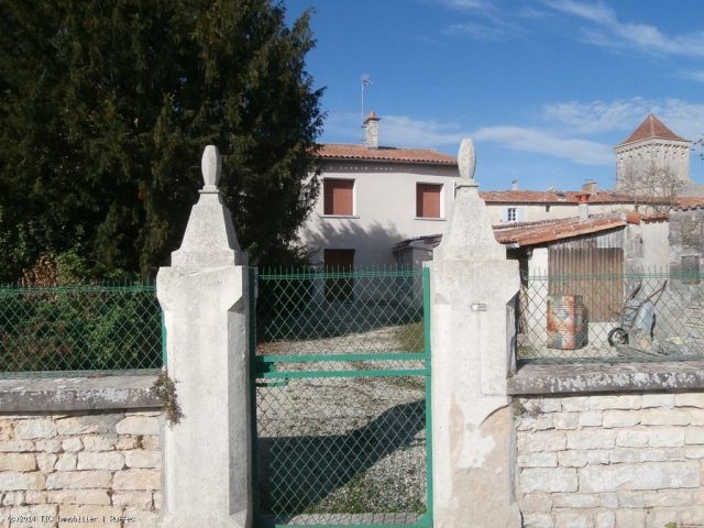 4 bedroomed stone house - 2