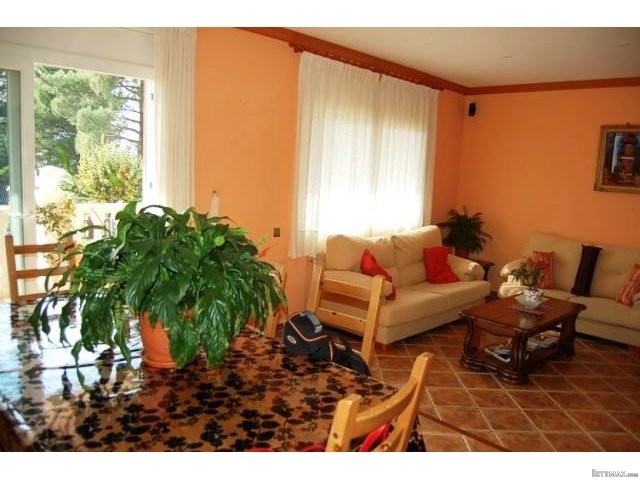 4 Bedrooms - Villa - Girona - For Sale