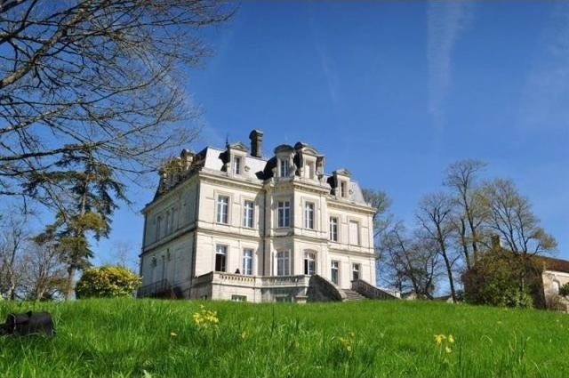 9 bedroom Castle For Sale: 16100..