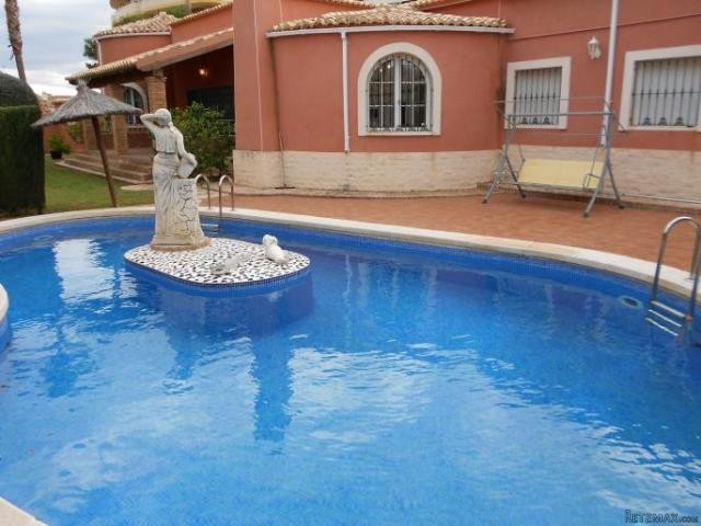 BEAUTIFUL VILLA NEAR THE SEA IN LA ZENIA
