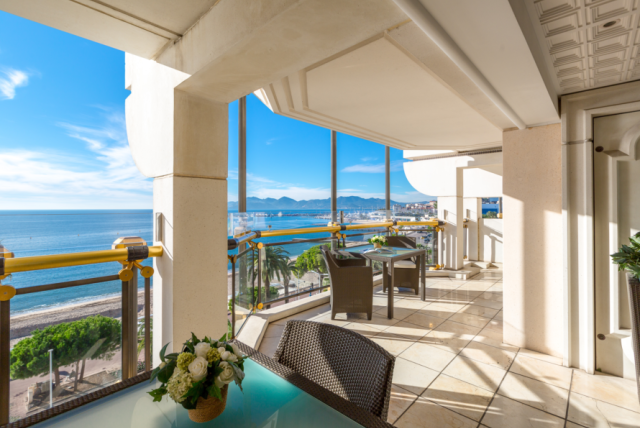 Impressive 4 bed corner apartment..