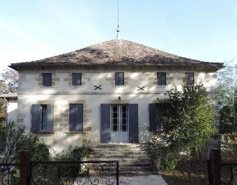 DORDOGNE Chateau avec dependance et..