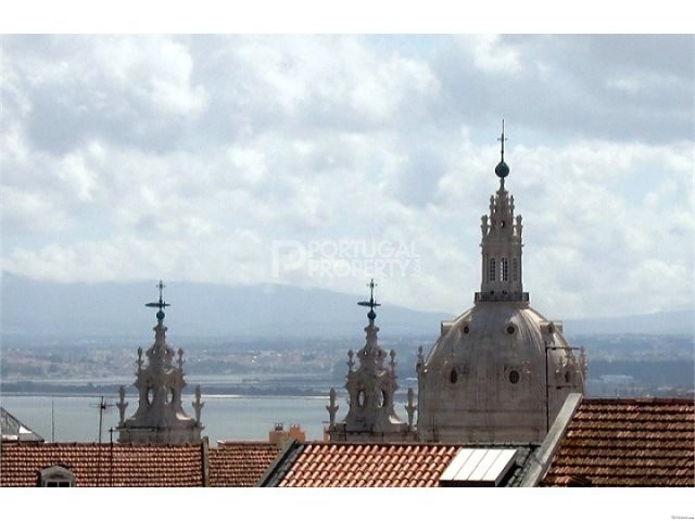 Duplex Apartment in Campo de Ourique