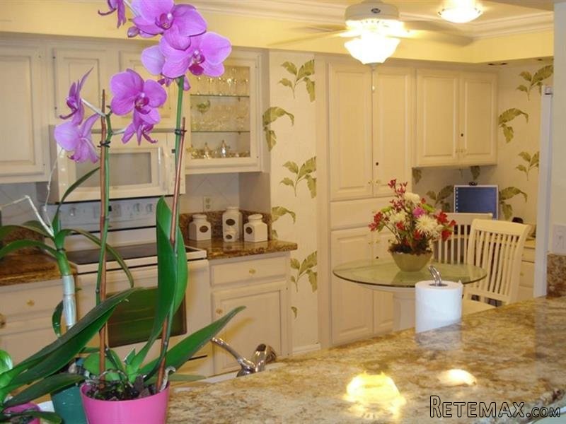 2 bedroom Flat For Sale: 5047 N Highway..