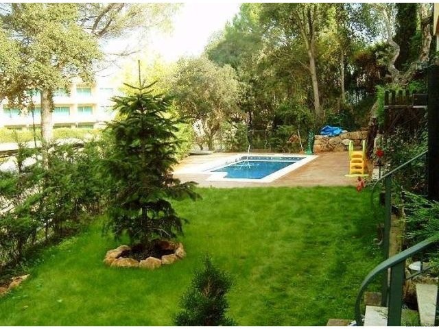 4 Bedrooms - Semi Detached House -..