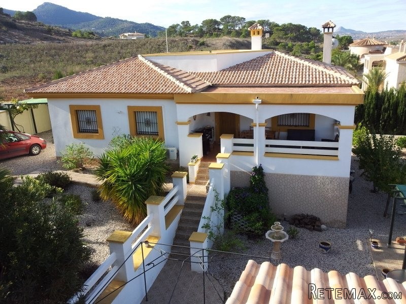 Villa With Underbuild