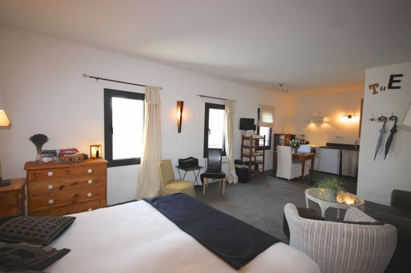V0964 Beautifully renovated loft.. - 2